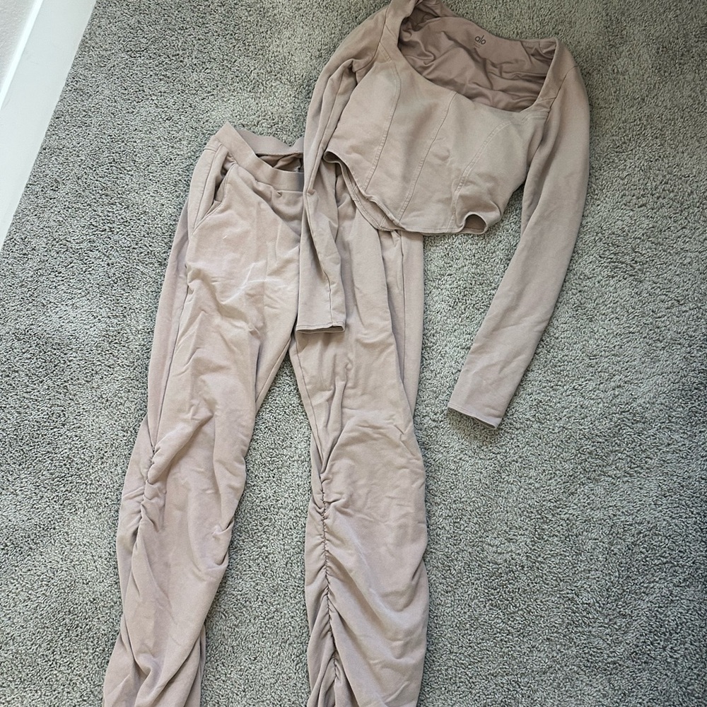 ALO Yoga Women's Top and Bottoms in Light Beige both Medium